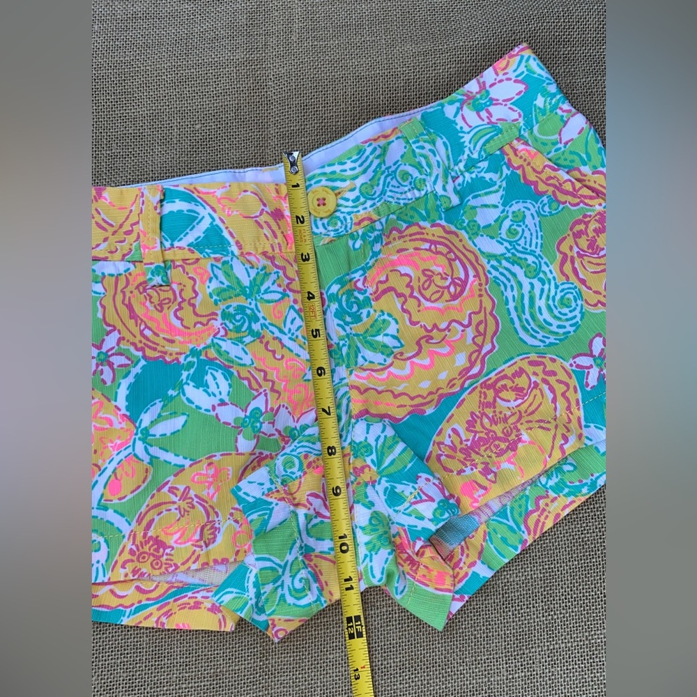Lilly Pulitzer SugarTown WorldWide  Athletic Shorts size 4 - Picture 16 of 17